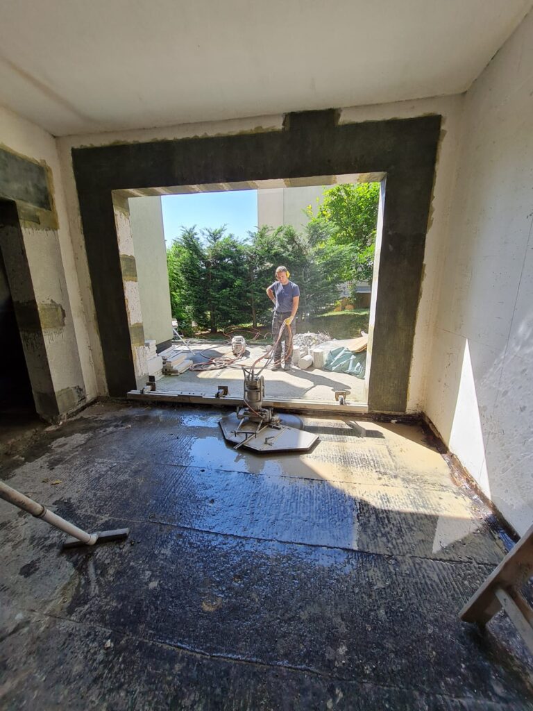 Izrezan otvor za vrata